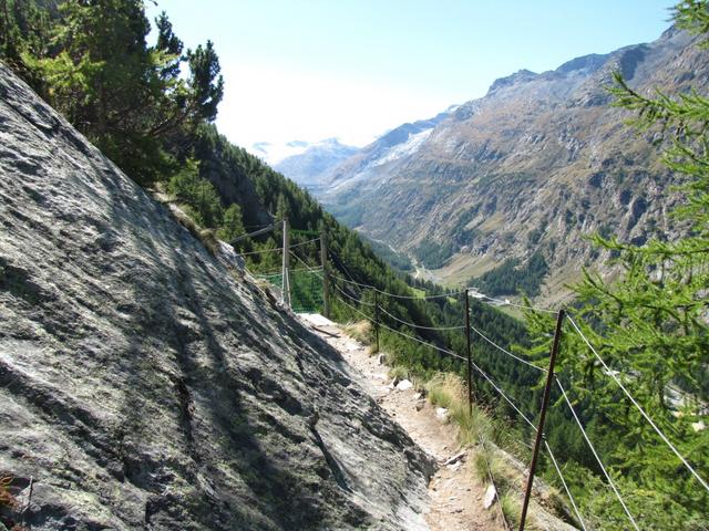 der 2002 neu erstellte Erlebnisweg ist ca. 1km lang