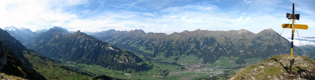 Breitbildfoto mit Kandertal, First, Entschligetal, Frutigen, Frutigtal, Niesenkette mit Niesen