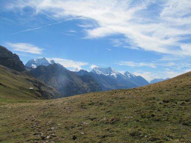 andere Berge erscheinen im Blickwinkel. Doldenhorn, Balmhorn, Altels und Rinderhorn