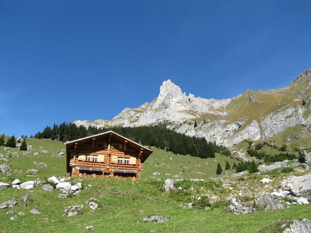 das Berner Oberland ist einfach schön. Wie ein Mahnfinger erhebt sich die Felssäule des Ärmighorn