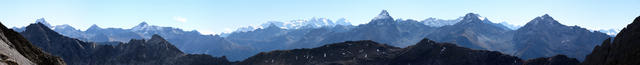 Breitbildfoto vom Erzhornsattel Richtung Engadin. Was für ein Panorama!