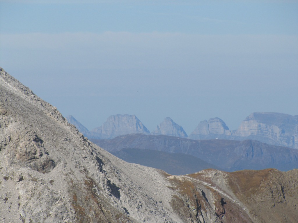 am Horizont sieht man sogar die Churfirsten. Dort oben waren wir auch schon