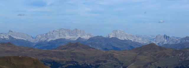 Breitbilfoto der Kalkfelsen vom Rätikon. Dort oben waren wir auch schon