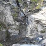 im Herbst in der sonst tobende Reichenbachfall ein kleines Rinnsal