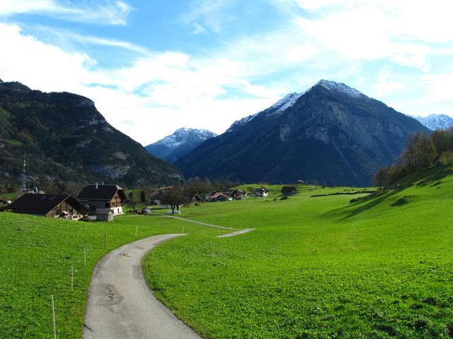 wir haben Geissholz erreicht. Bänzlauistock, Mährenhorn und Radlefshorn (Triftgebiet) im Hintergrund