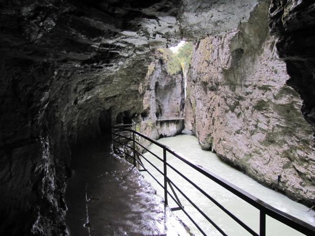 der Weg durch die Aareschlucht