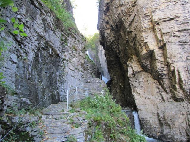 es geht aufwärts Richtung Wasserfall