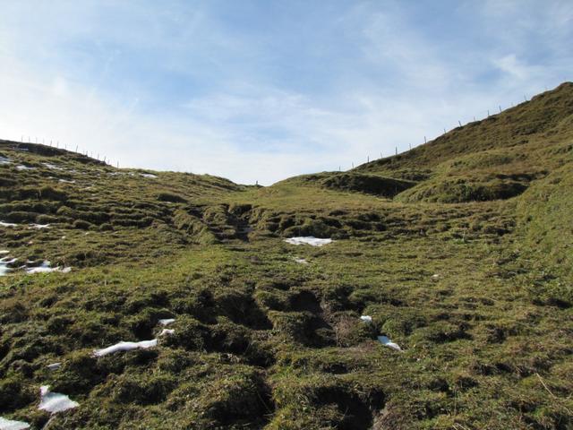 kurz nach Punkt 1789 m.ü.M. mit Blick zum Rengglipass