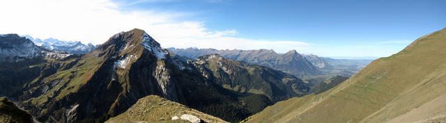 Breitbildfoto bei Punkt 2068 m.ü.M. mit Blick ins Suldtal und zum Latrejespitz