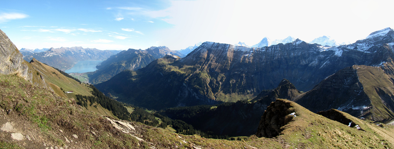 Breitbildfoto mit Blick ins Saxettal und Bällehöchst. Dort oben waren wir auch schon