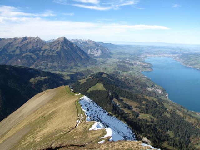 Blick auf Niesen und Stockhorn. Dort oben waren wir auch schon. Der schöne Thunersee nicht zu vergessen