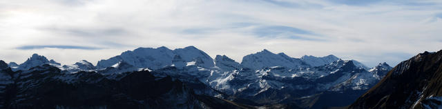 sehr schönes Breitbildfoto mit Gspaltenhorn, Blüemlisalp, Dürndenhorn, Ärmighorn usw.