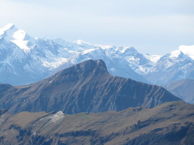 Blick zur Grathütte auf dem Giesigrat und im Hintergrund der Elsighorn, beide haben wir schon besucht