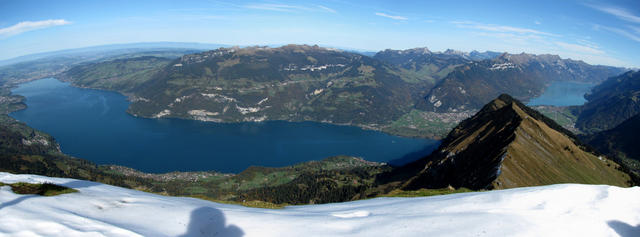 nochmals ein sehr schönes Breitbildfoto vom Thunersee und Brienzersee