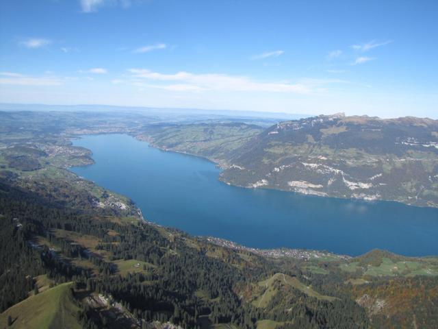 der Thunersee kennen wir wegen den zahlreichen Wanderung, oder vom Jakobsweg sehr gut