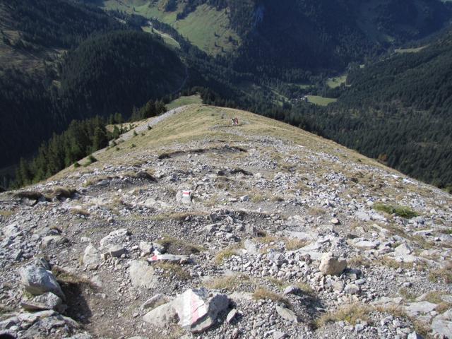 der Weg geht weiter steil abwärts