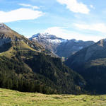 Breitbildbildfoto kurz nach der Greberegg mit Blick zum Morgenberghorn und Schwalmere