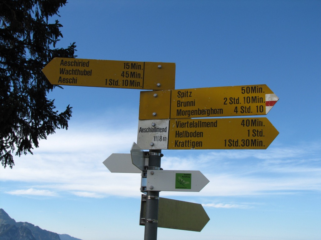 Wegweiser bei Aeschiallmend 1108 m.ü.M.
