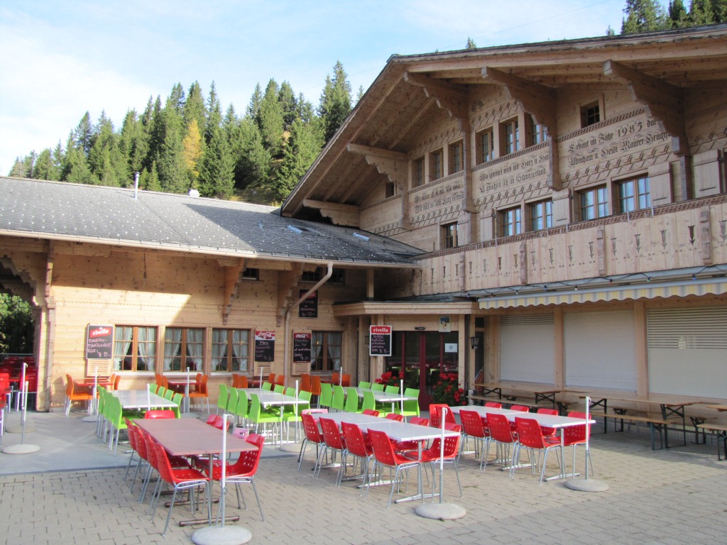 beim Berghaus Elsigenalp einen Kaffee getrunken