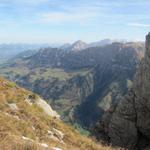 Tiefblick ins Kandertal. Auf der anderen Seite der Gehrihorn. Dort oben waren wir auch schon