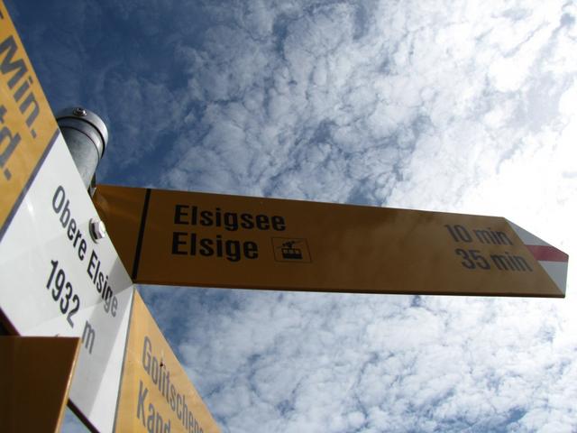 bei Obere Elsige 1932 m.ü.M. führt der Wanderweg geradeaus zum Elsigsee