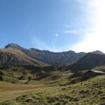 Blick zurück zum Stand, First und Bunderspitz. Dort waren wir auch schon