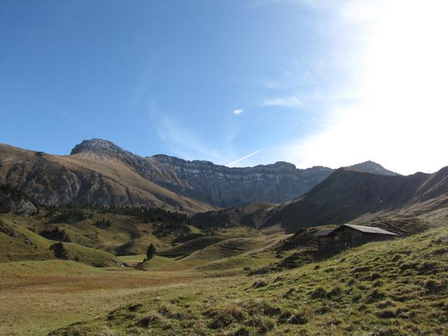 Blick zurück zum Stand, First und Bunderspitz. Dort waren wir auch schon