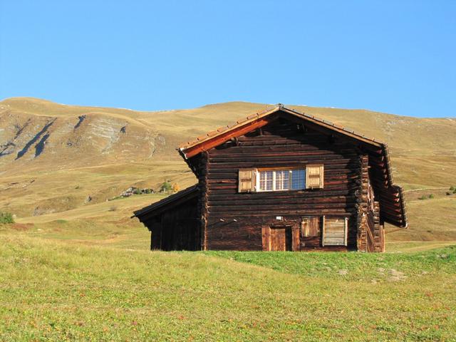 die schönen Ferienhäuser früher Alphütten bei Cambleis 2025 m.ü.M.