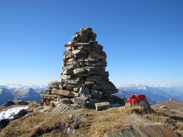 hier oben beim schönen Steinmann haben wir zu Mittag gegessen