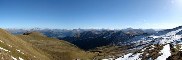 Breitbildfoto mit Blick in das Varnezatobel, vom Sattel aus gesehen