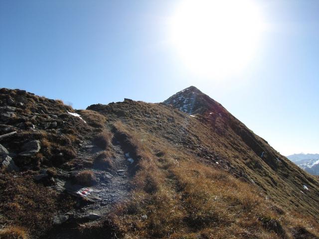 Blick hinauf zum Ratoser Stein