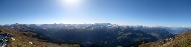 Breitbildfoto einfach gewaltig. Das ganze Schanfigg liegt uns zu Füssen