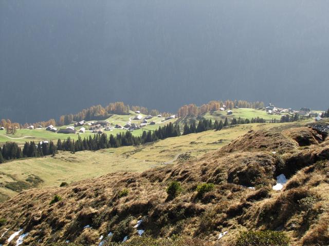 was für ein schöner Tiefblick nach Usserbärg und Tenna