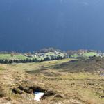 Blick hinunter nach Usserbärg und Tenna