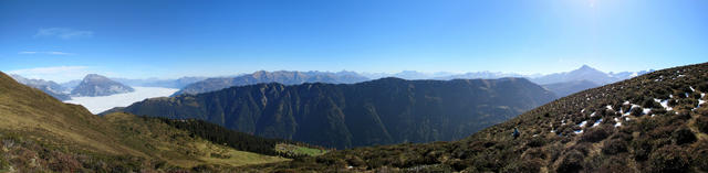 schönes Breitbildfoto mit Blick auf den Heinzenberg und Präzer Höhi