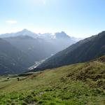 auf dem Weg hinunter nach Tenna. Was für eine schöne Aussicht ins Safiental