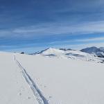 bei Punkt 2207 auf Alp Cunggel haben wir das "steilste" Stück schon hinter uns. Vor uns am Horizont der Mattjischhorn