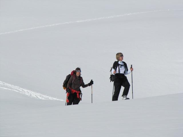 auf der Hochebene am Fusse des Cunggel, was für ein traumhaftes Schneeschuhgebiet