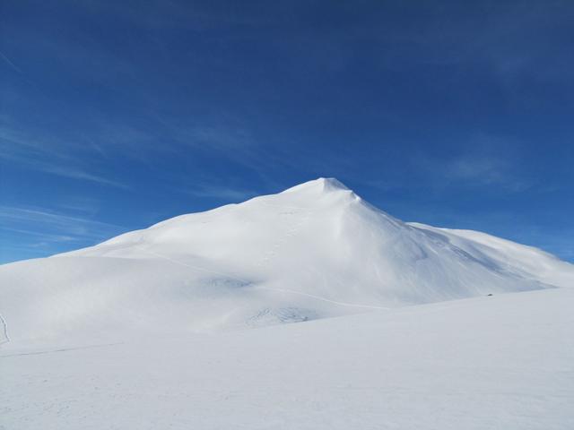 Blick hinauf zum Cunggel. Fakultativ, bei dieser Schneeschuhtour. Siegfried nahm diesen Berg noch im vorbeigehen mit