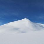 Blick hinauf zum Cunggel. Fakultativ, bei dieser Schneeschuhtour. Siegfried nahm diesen Berg noch im vorbeigehen mit