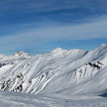 auf dem Faninpass 2206 m.ü.M. Breitbildfoto. Rechts die Glattwangkette. Am Horizont das Rätikon. Dort waren wir auch schon