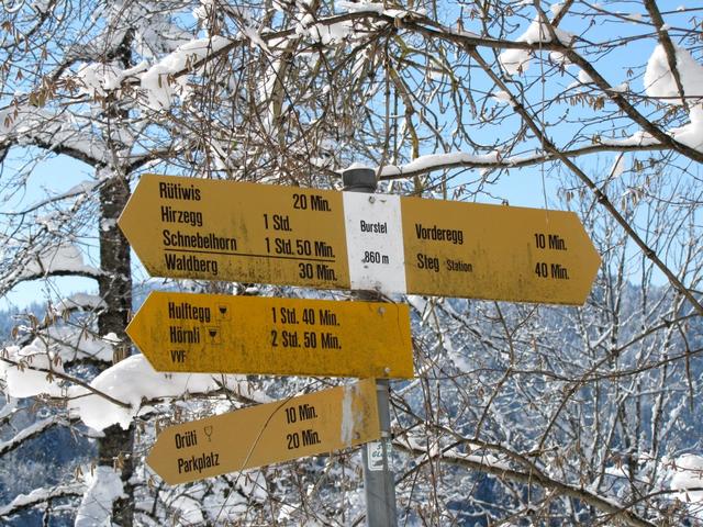 Wegweiser bei Burstel 860 m.ü.M.