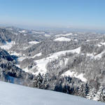 sehr schönes Breitbildfoto mit Blick auf das verschneite Zürcher Oberland