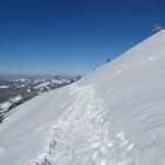 Blick zurück zum "gefährlichsten" Teilstück. Eventuell den Weg über den Hügel 1178 m.ü.M. nehmen