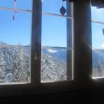 schöner Blick aus dem Fenster der Sennhütte Strahlegg