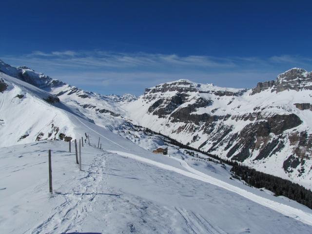 Blick zurück zur Bergstation der Seilbahn