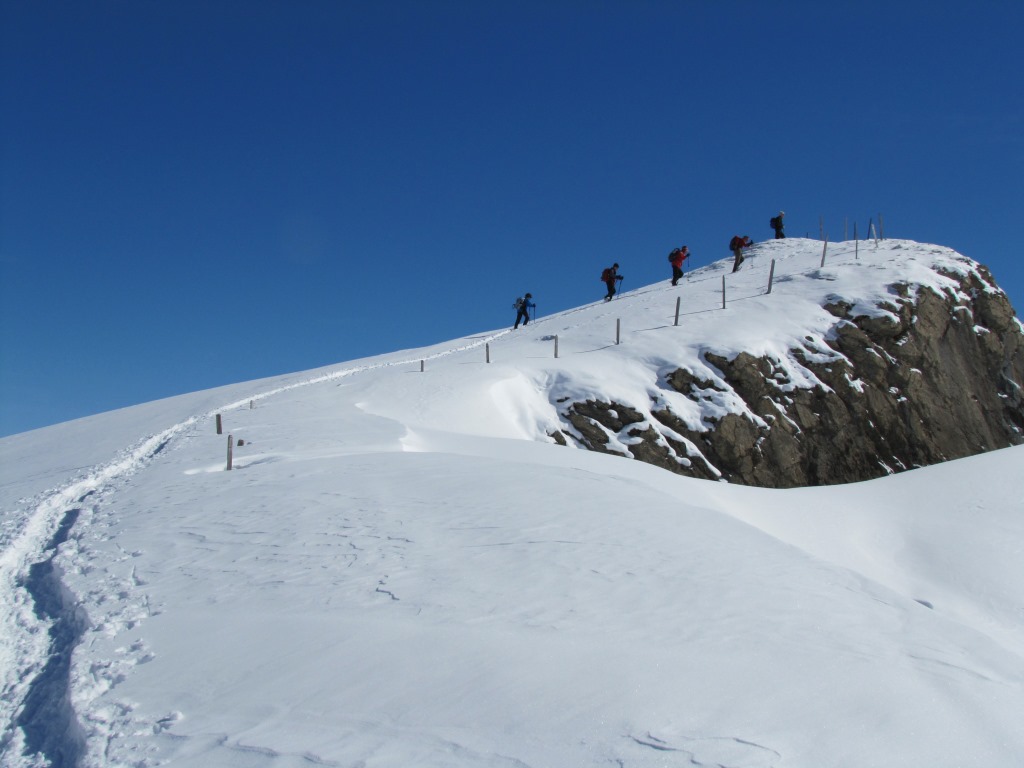 bei Punkt 2125 m.ü.M. haben wir die Gruppe der Schneeschuhläufer schon fast wieder eingeholt