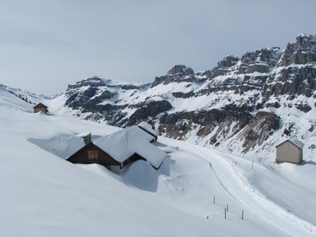 bei Vorder Orthalden treffen wir auf die Schlittelbahn die vom Fisetenpass herkommend runter nach Urnerboden führt