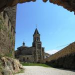 Blick von der Zugbrücke der Burg, auf die Iglesia de San Andres