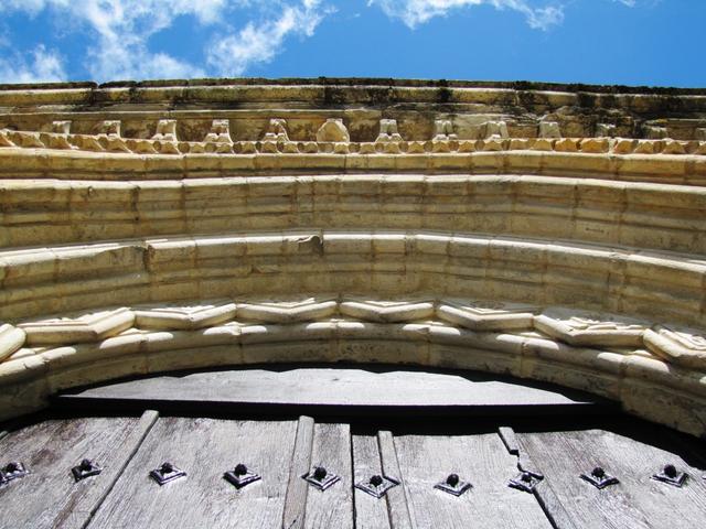 das schöne Portal der Kirche (leider geschlossen)